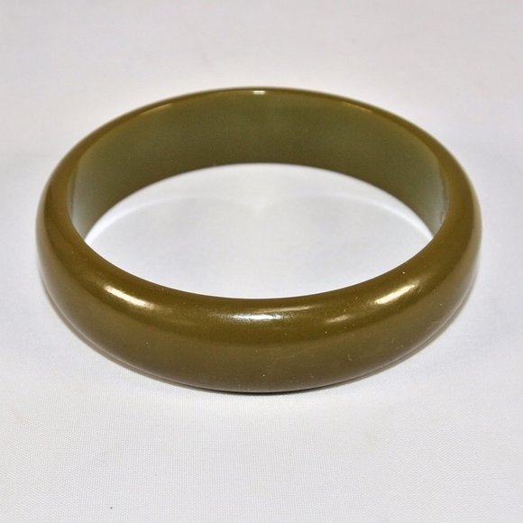 Olive Green Wide Vintage Bakelite Bangle - Picture 1 of 4